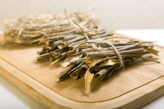 How to Use Willow Bark for Pain Management