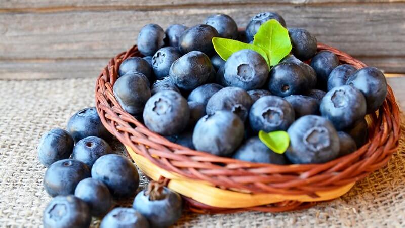 Health benefits of Quercetin and foods and blueberry